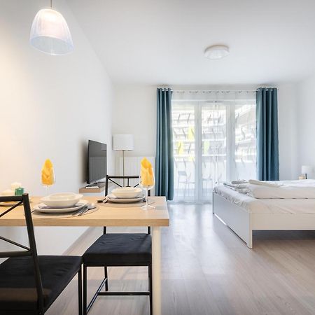 Grand Corvin Studio With Balcony Budapest Eksteriør billede