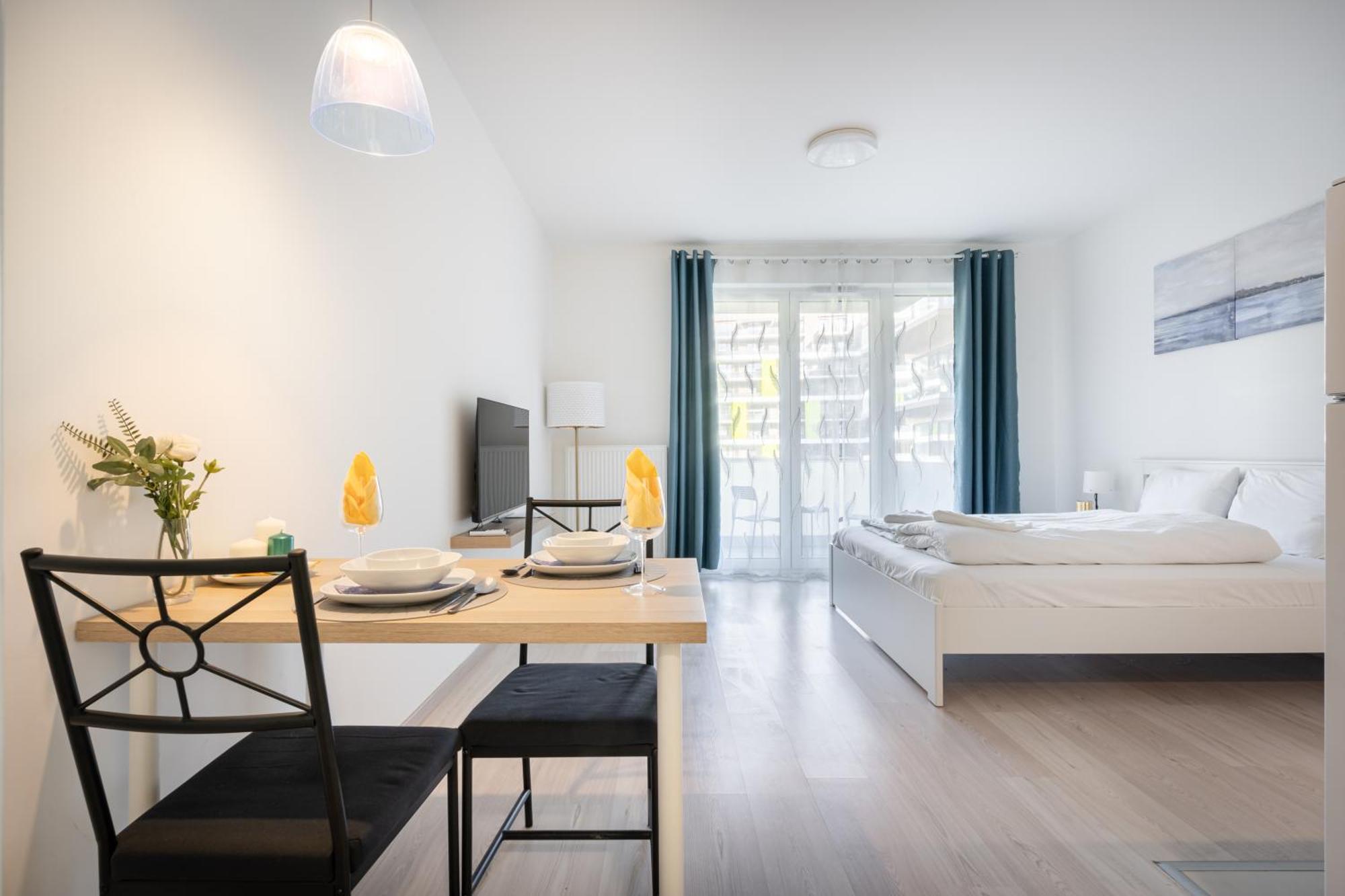 Grand Corvin Studio With Balcony Budapest Eksteriør billede