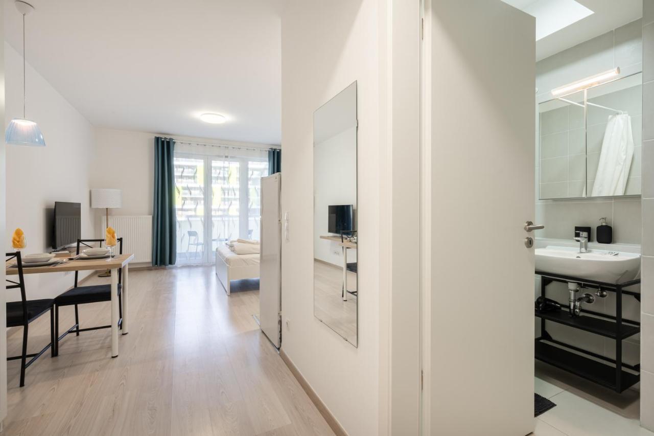 Grand Corvin Studio With Balcony Budapest Eksteriør billede